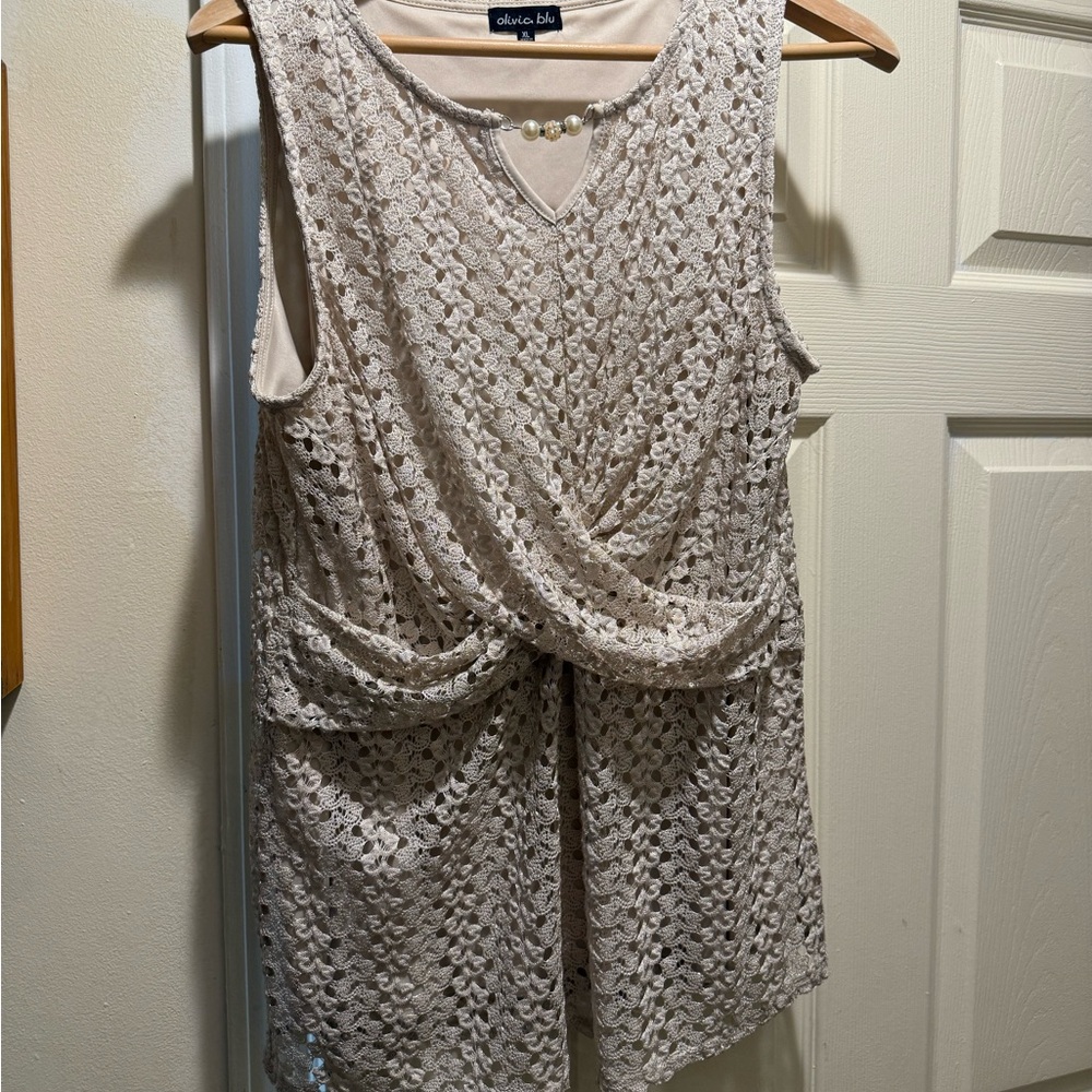 Chic Beige Sleeveless Lace Top